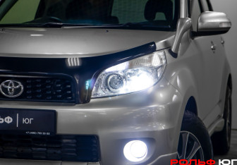 Подержанный автомобиль Toyota Rush 2011 года (23 фото)