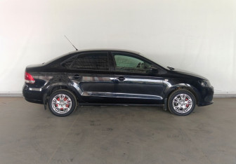 Подержанный автомобиль Volkswagen Polo Sedan 2011 года (8 фото)