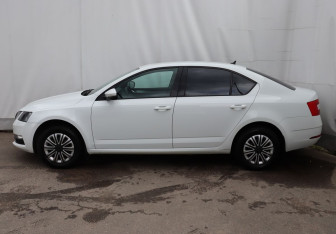 Подержанный автомобиль Skoda Octavia Liftback 2020 года (8 фото)