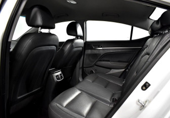 Подержанный автомобиль Hyundai Elantra Sedan 2016 года (11 фото)