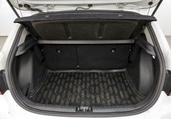 Подержанный автомобиль Kia Rio Hatchback 2017 года (10 фото)