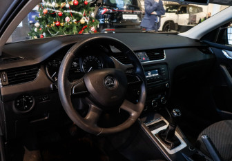 Подержанный автомобиль Skoda Octavia Wagon 2014 года (14 фото)