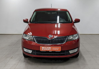 Подержанный автомобиль Skoda Rapid Liftback 2014 года (2 фото)