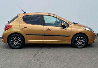 Подержанный автомобиль Peugeot 207 Hatchback 2008 года (4 фото)