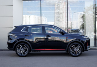 Подержанный автомобиль Changan UNI-S 2024 года (3 фото)