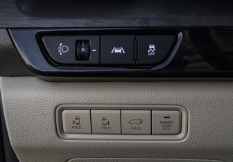 Подержанный автомобиль Kia Carnival 2022 года (24 фото)