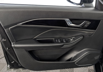 Подержанный автомобиль FAW Bestune B70 2023 года (18 фото)