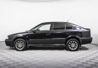 Подержанный автомобиль Skoda Octavia Liftback 2007 года (8 фото)