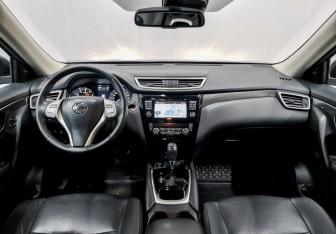 Подержанный автомобиль Nissan X-Trail 2017 года (14 фото)