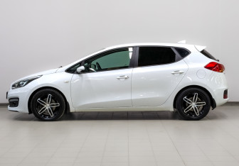 Подержанный автомобиль Kia Ceed Hatchback 2017 года (8 фото)