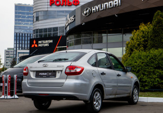 Подержанный автомобиль LADA (ВАЗ) Granta Liftback 2014 года (4 фото)