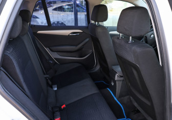 Подержанный автомобиль BMW X1 2013 года (12 фото)