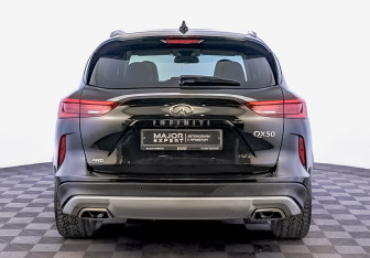 Подержанный автомобиль Infiniti QX50 2021 года (6 фото)