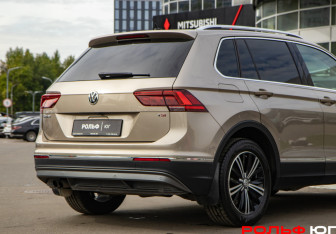 Подержанный автомобиль Volkswagen Tiguan 2017 года (20 фото)