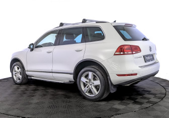 Подержанный автомобиль Volkswagen Touareg 2013 года (7 фото)