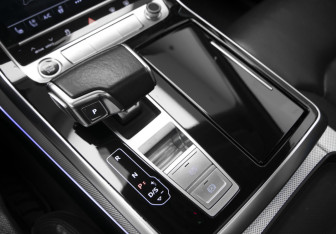Подержанный автомобиль Audi Q7 2021 года (21 фото)