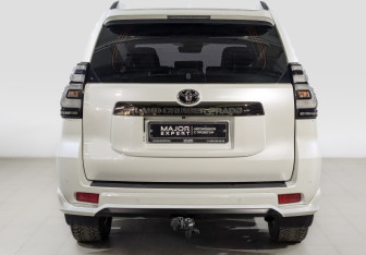 Подержанный автомобиль Toyota Land Cruiser Prado 2020 года (6 фото)