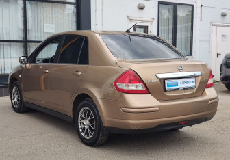 Подержанный автомобиль Nissan Tiida Sedan 2008 года (7 фото)