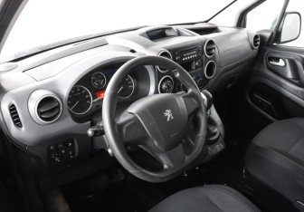 Подержанный автомобиль Peugeot Partner 2022 года (5 фото)
