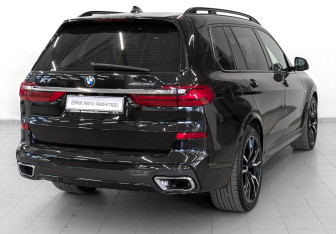 Подержанный автомобиль BMW X7 2021 года (5 фото)