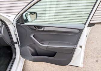 Подержанный автомобиль Skoda Rapid Liftback 2021 года (22 фото)