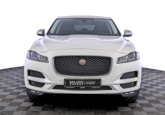 Подержанный автомобиль Jaguar F-Pace 2017 года (2 фото)