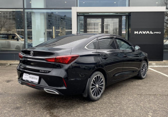 Подержанный автомобиль Changan Eado Plus 2023 года (5 фото)