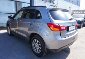 Подержанный автомобиль Mitsubishi ASX 2014 года (7 фото)
