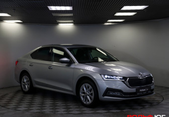 Подержанный автомобиль Skoda Octavia Liftback 2021 года (19 фото)
