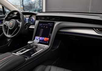 Подержанный автомобиль Hongqi H5 2024 года (7 фото)