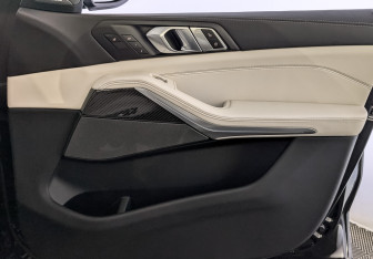 Подержанный автомобиль BMW X7 2025 года (25 фото)