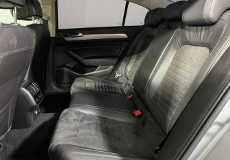 Подержанный автомобиль Volkswagen Passat Sedan 2019 года (10 фото)