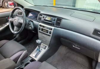 Подержанный автомобиль Toyota Corolla Sedan 2006 года (10 фото)