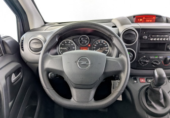 Подержанный автомобиль Opel Combo 2021 года (21 фото)