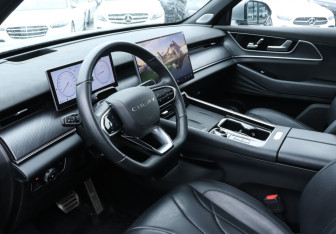 Подержанный автомобиль Chery Tiggo 9 2024 года (13 фото)