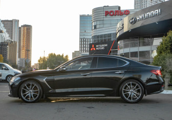 Подержанный автомобиль Genesis G70 2018 года (6 фото)