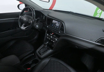 Подержанный автомобиль Hyundai Elantra Sedan 2020 года (9 фото)