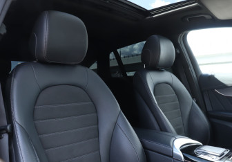 Подержанный автомобиль Mercedes-Benz EQC 2020 года (13 фото)