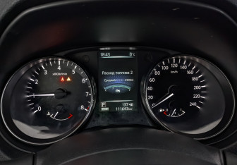 Подержанный автомобиль Nissan X-Trail 2017 года (16 фото)