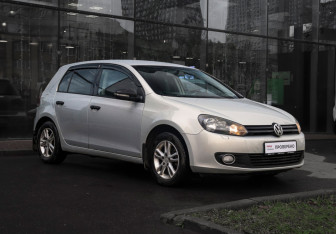 Подержанный автомобиль Volkswagen Golf Hatchback 2011 года (3 фото)