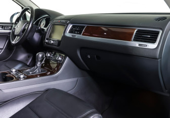 Подержанный автомобиль Volkswagen Touareg 2015 года (10 фото)