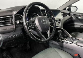 Подержанный автомобиль Toyota Camry Sedan 2019 года (13 фото)