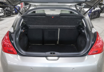 Подержанный автомобиль Peugeot 308 Hatchback 2012 года (10 фото)