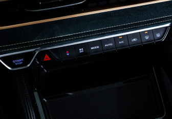 Подержанный автомобиль Geely Monjaro 2023 года (22 фото)