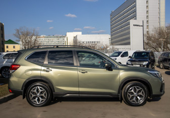 Подержанный автомобиль Subaru Forester Suv 2019 года (3 фото)