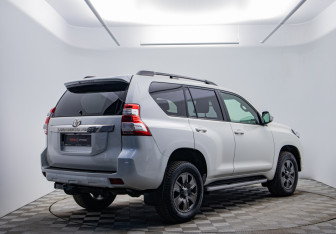 Подержанный автомобиль Toyota Land Cruiser Prado 2016 года (5 фото)