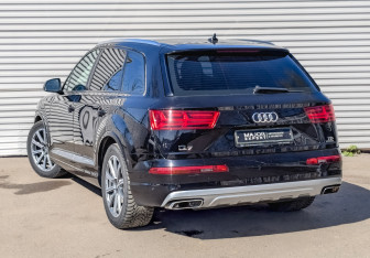 Подержанный автомобиль Audi Q7 2017 года (7 фото)