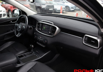 Подержанный автомобиль Kia Sorento 2017 года (7 фото)