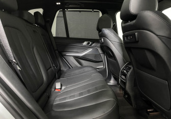 Подержанный автомобиль BMW X5 2022 года (14 фото)
