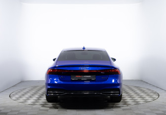 Подержанный автомобиль Audi A7 2022 года (6 фото)
